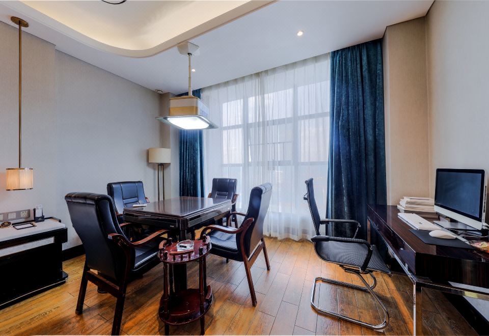 Yuanling Huixin Lijing HotelQueen Room With Cards