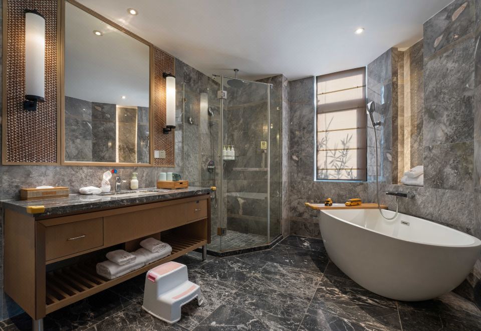 小汽车园景家庭房