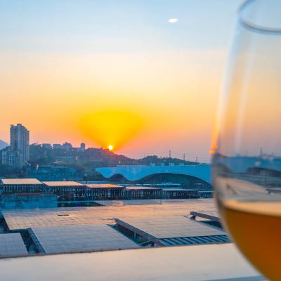 行政loft兩臥套房（動人夜景+全景飄窗+陽台+零壓床墊+冰箱+洗衣機+烘乾機）） 雲頂行政公寓（深圳北站店）優惠