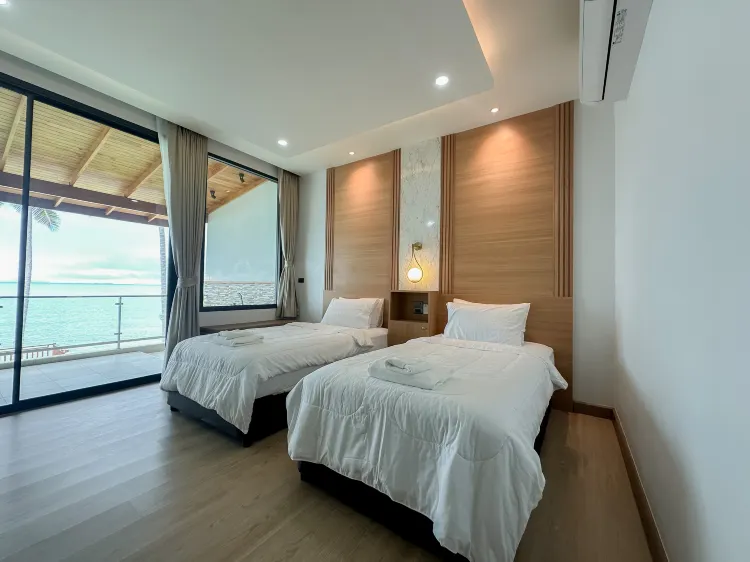 ห้องเตียงแฝดพร้อมวิวสระว่ายน้ำ
