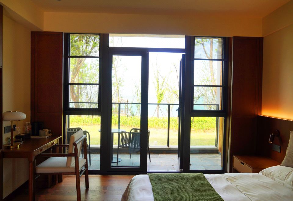 湖景高級大床房