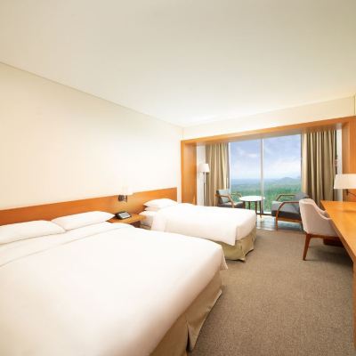 슈페리어 트윈룸 (더블+싱글/먼 바다 전망) ★웰니스 프로그램 포함★   WE호텔 제주 쿠폰