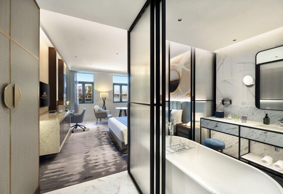 舒适河景大床房