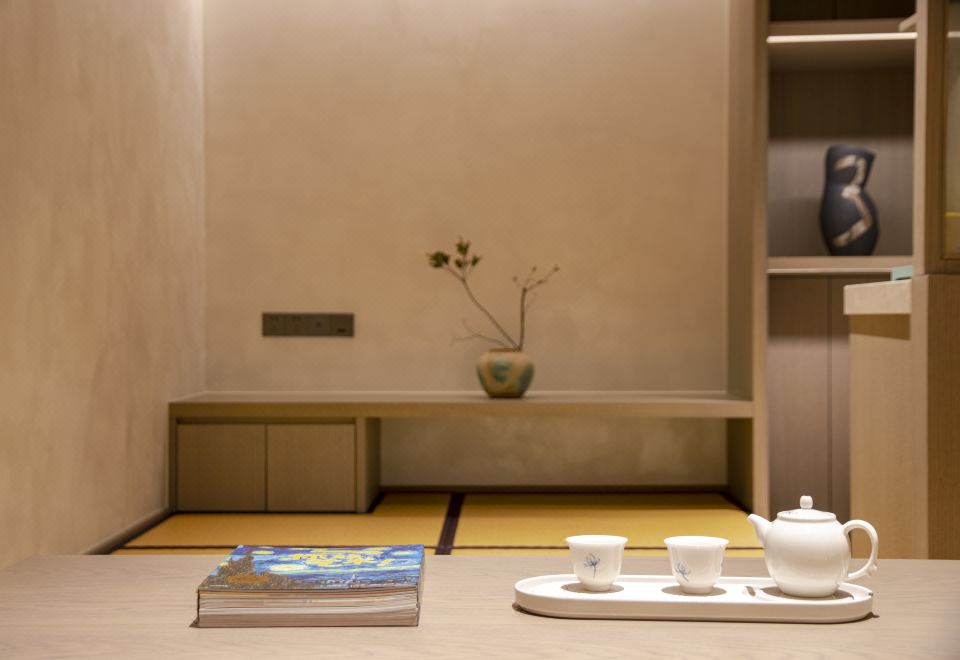 盼云榻榻米家庭落日小套房