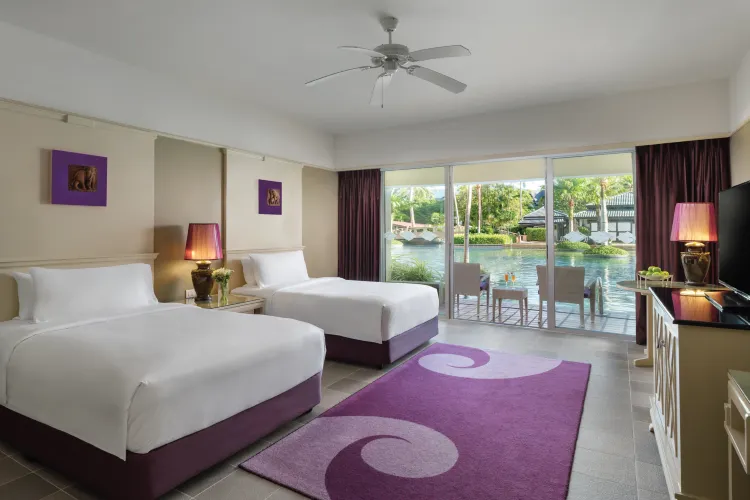 ห้องลากูนาเชื่อมกับสระว่ายน้ำ