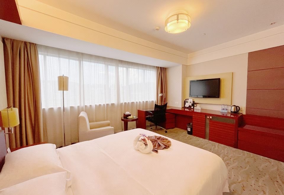 雅致大床房（辦公書桌+智能馬桶）