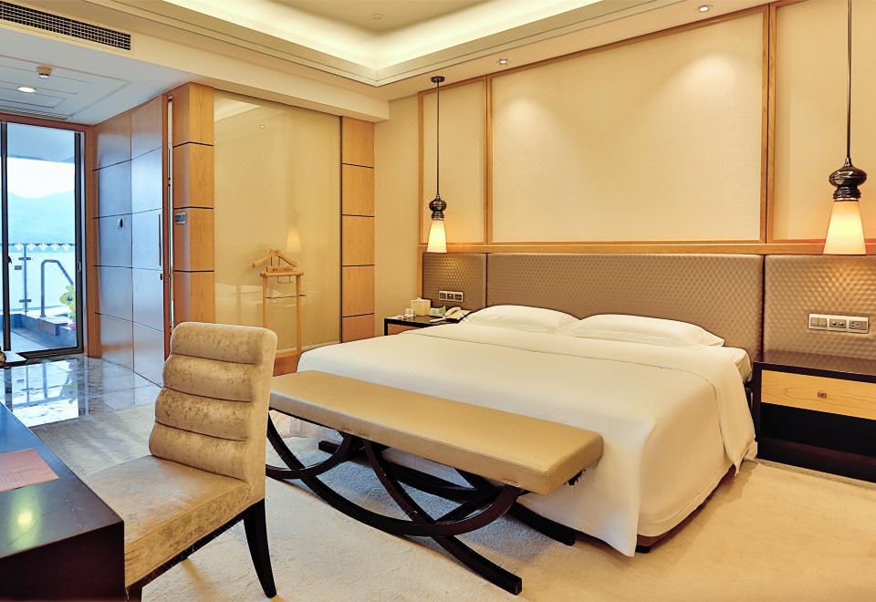 Kingworld Hotel Gui'anFamily Friendly Suite (Balcony, Soaking Tub)