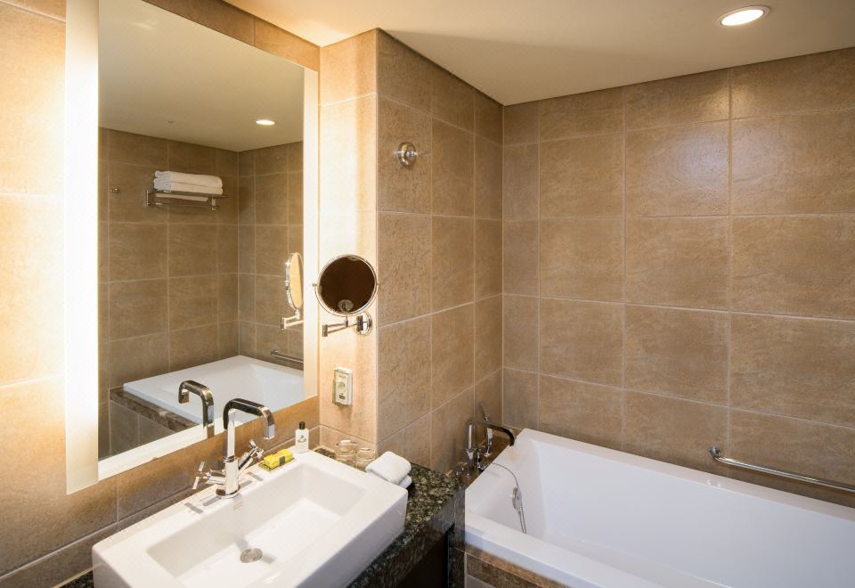 InterContinental Hotels ALPENSIA PYEONGCHANG RESORT by IHGStandard King Room With Village View