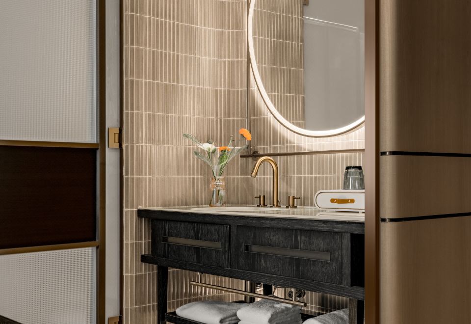 精品湖景大床房