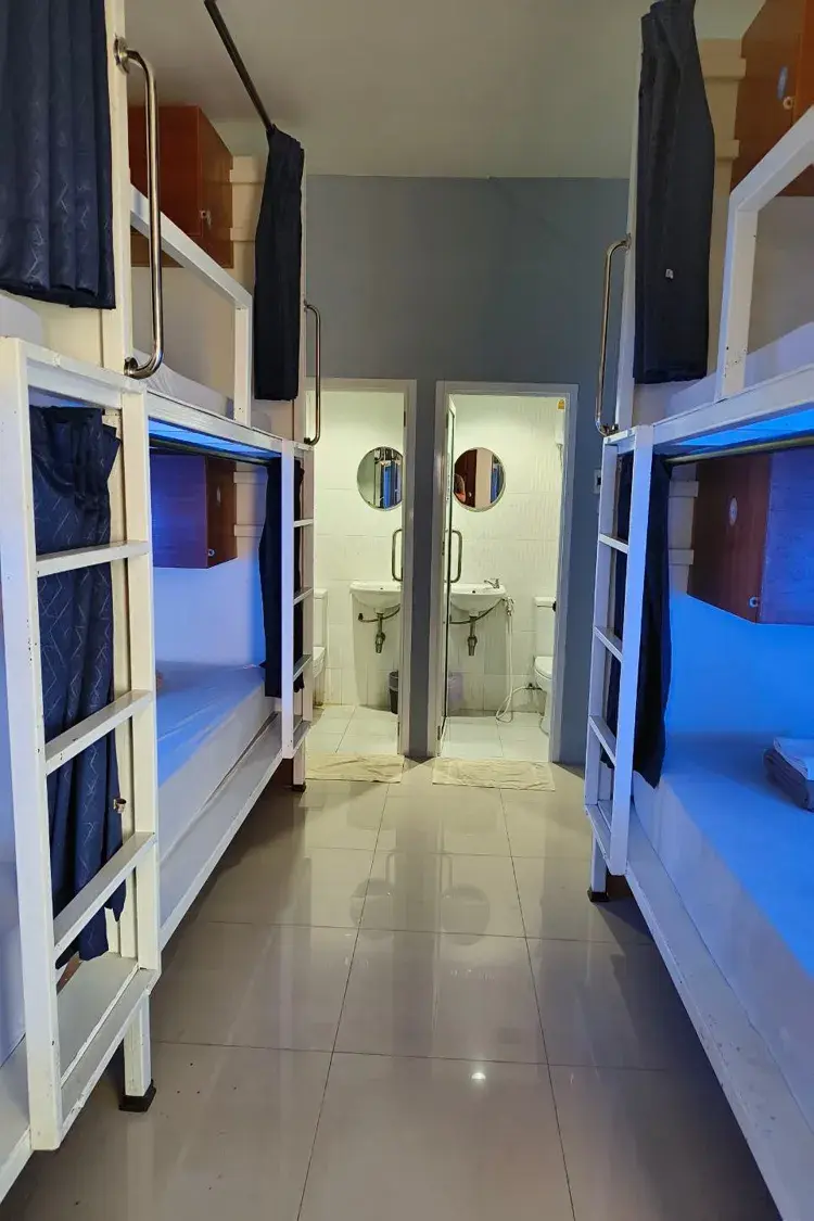 เตียงในหอพักผสม (8 คน) พร้อมห้องน้ำส่วนตัว