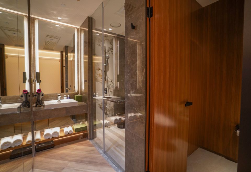 Elegant Superior Room (2 Beds)