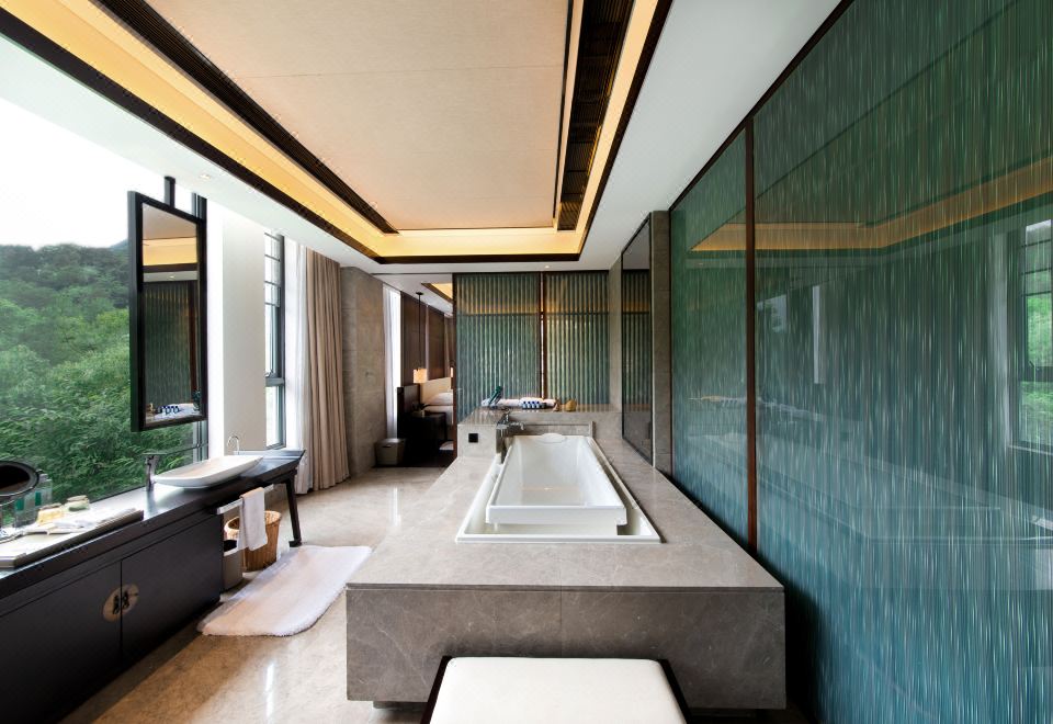 Hongzhushan Hotels & Resorts Chanyi ShanjuZen Mountain Grand Family Suite (In-Room Hot Spring)