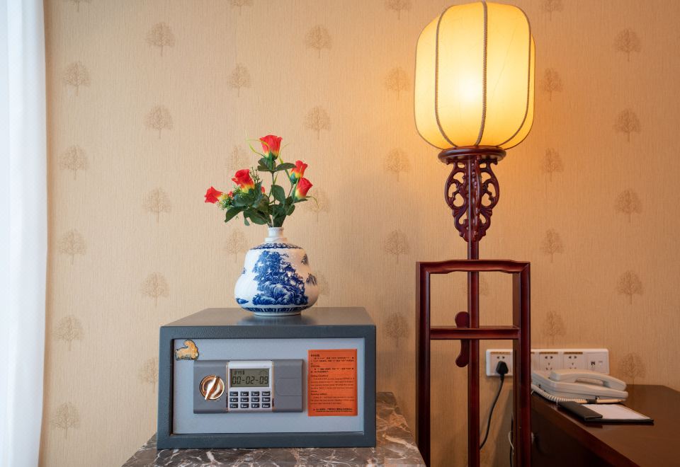 行政套間（保險箱+加濕器+小冰箱）