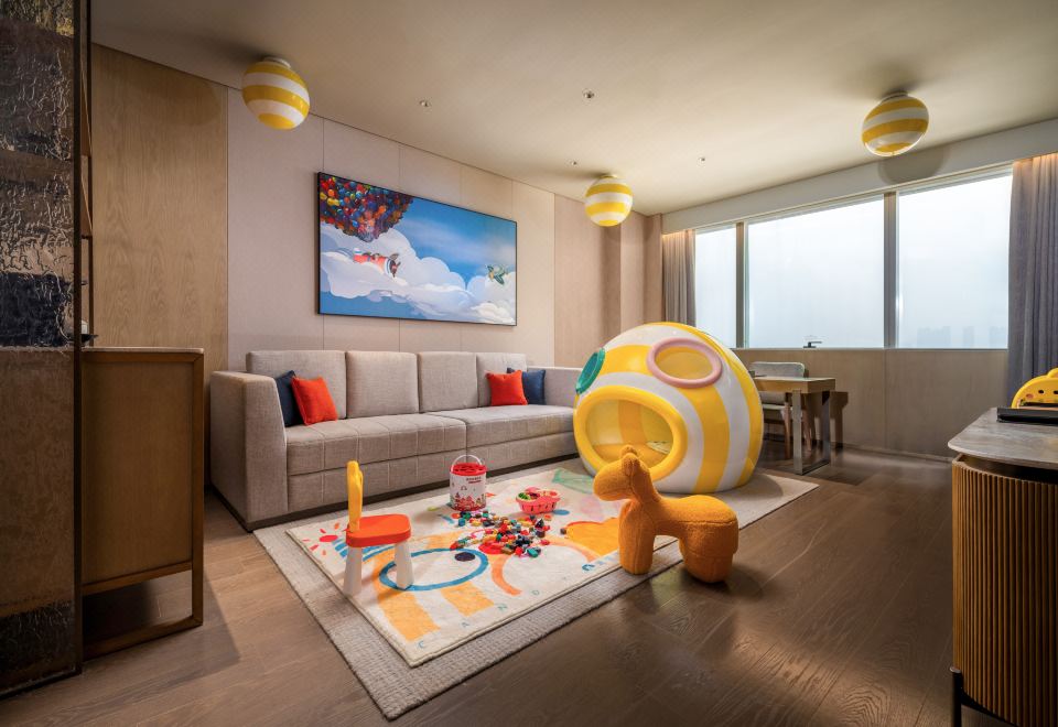 Yangzi River International Conference CenterCandy House Theme Two-Bedroom River-View Suite