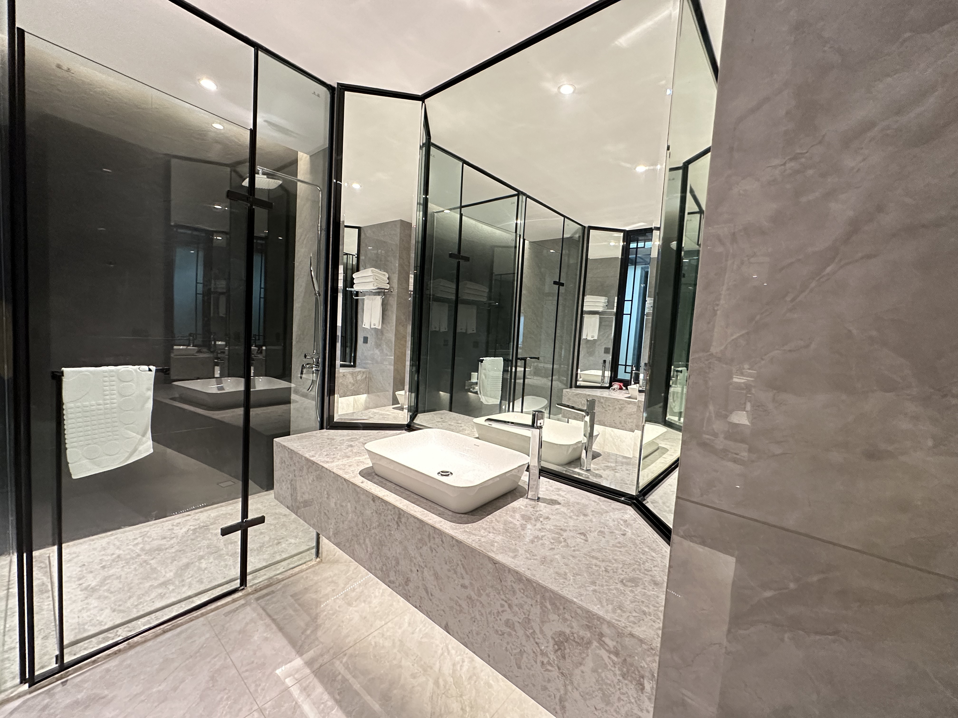 全景三房三衞·月沼轻奢合院