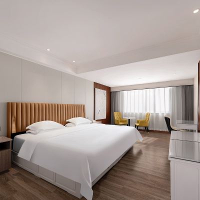 城景大床房（直攬城景 + 記憶枕護眠） 滙東假日酒店（廣州龍洞步行街植物園地鐵站店）優惠