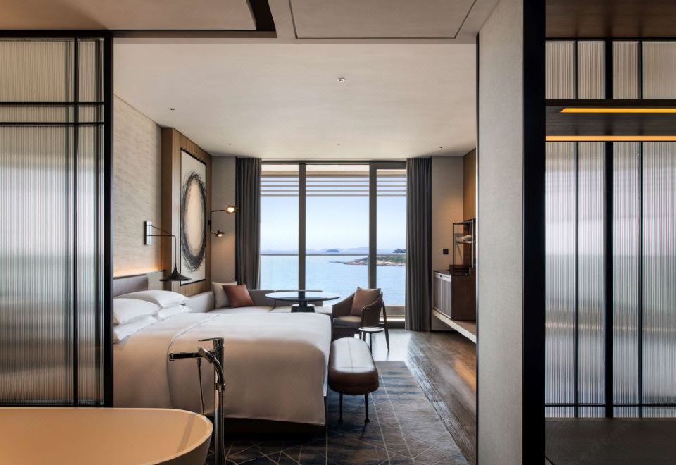 Sheraton Ningbo Xiangshan ResortSea-View Family Two-Bedroom Interconnecting Room
