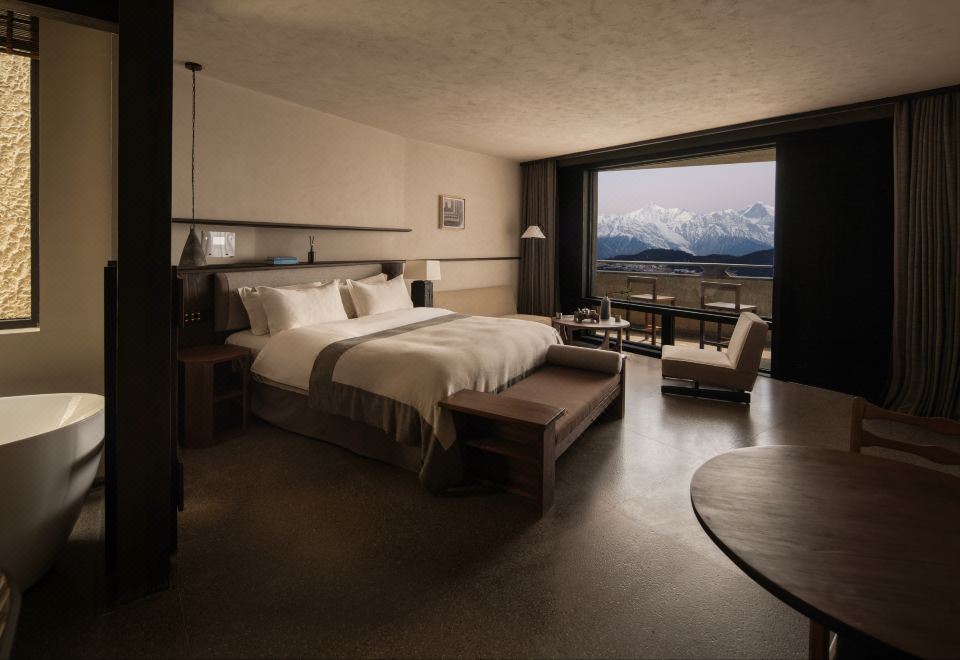 Mingyong Snow Mountain View Balcony Double Bed Room