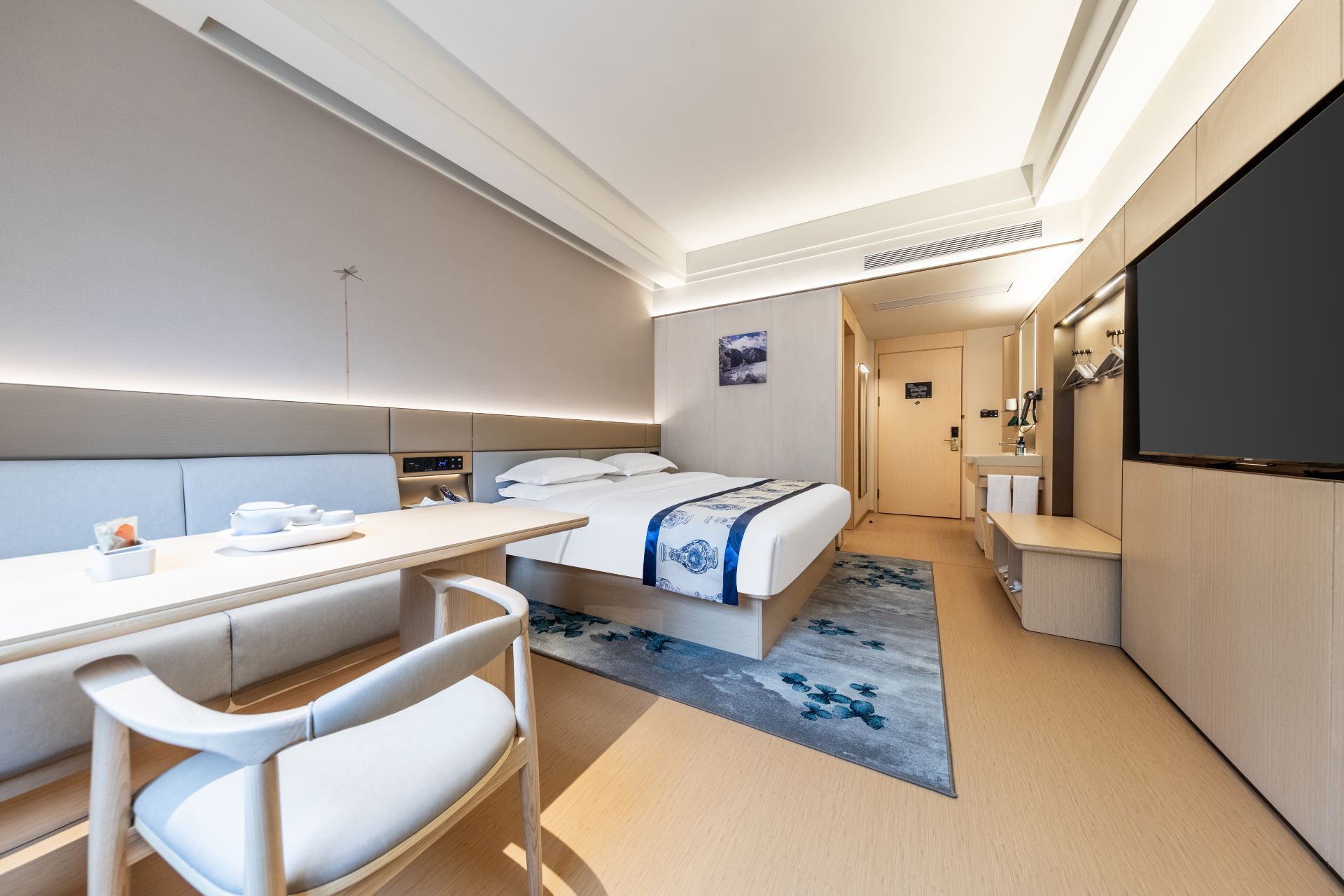 Smart Spacious Queen Bed Room (Smart Dryer + Smart Guest Control + Smart Toilet)