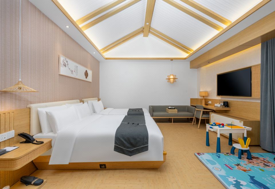 Jianguo HIDDEN Hotel (Nanjing Sun Yat-sen's Mausoleum Area Wutong Avenue)Family Room