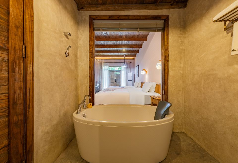 东厢.一线观日出山水田园景观私享花园双床房（红木家俱|深泡浴缸|淋浴）