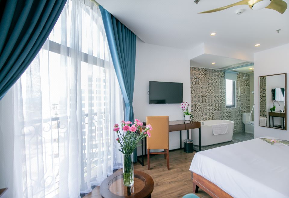 Ritzy Boutique Hotel Da NangSuite With City View
