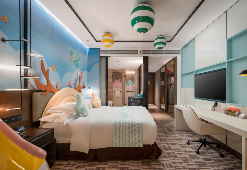 糖果飞屋主题大床房（鱼嘴小屋丨玩具桌丨浴缸）