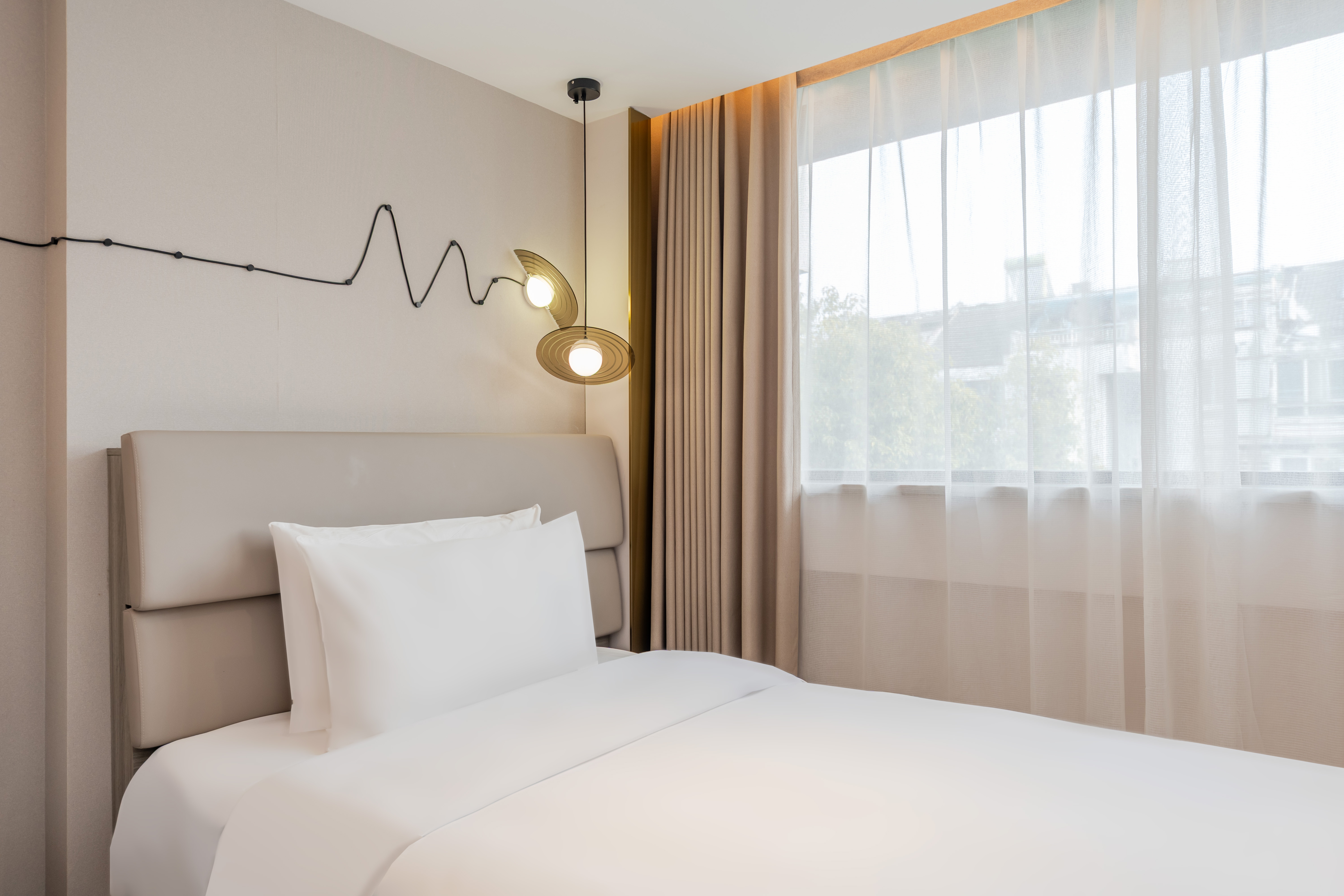 家庭房（智能投屏+徕芬吹风机）