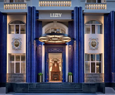 LIZZY • Ritz Hotel on Harbin Central Street