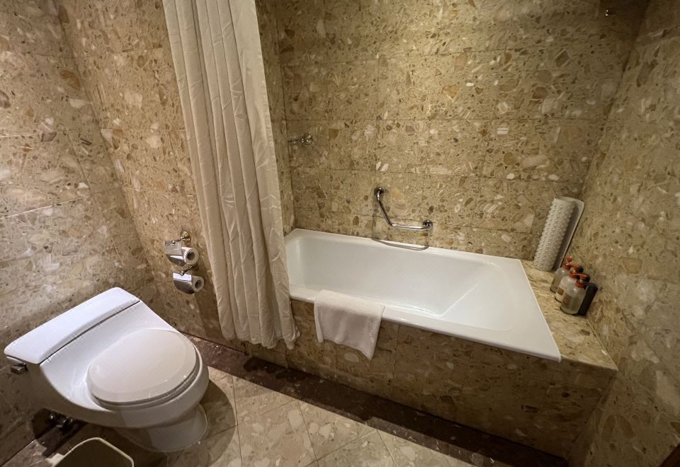 Crowne Plaza QingdaoCrowne Plaza Deluxe Room-Two Beds