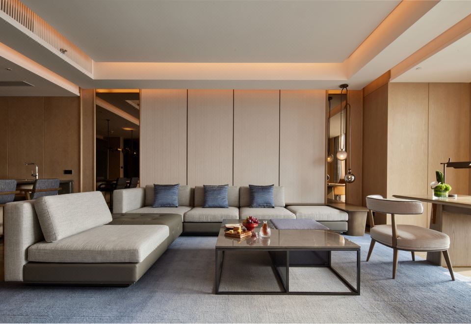 單臥套房 大床 餐廳 廚房