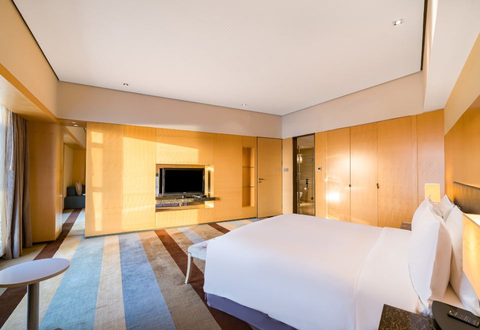 行政湖景大床套房