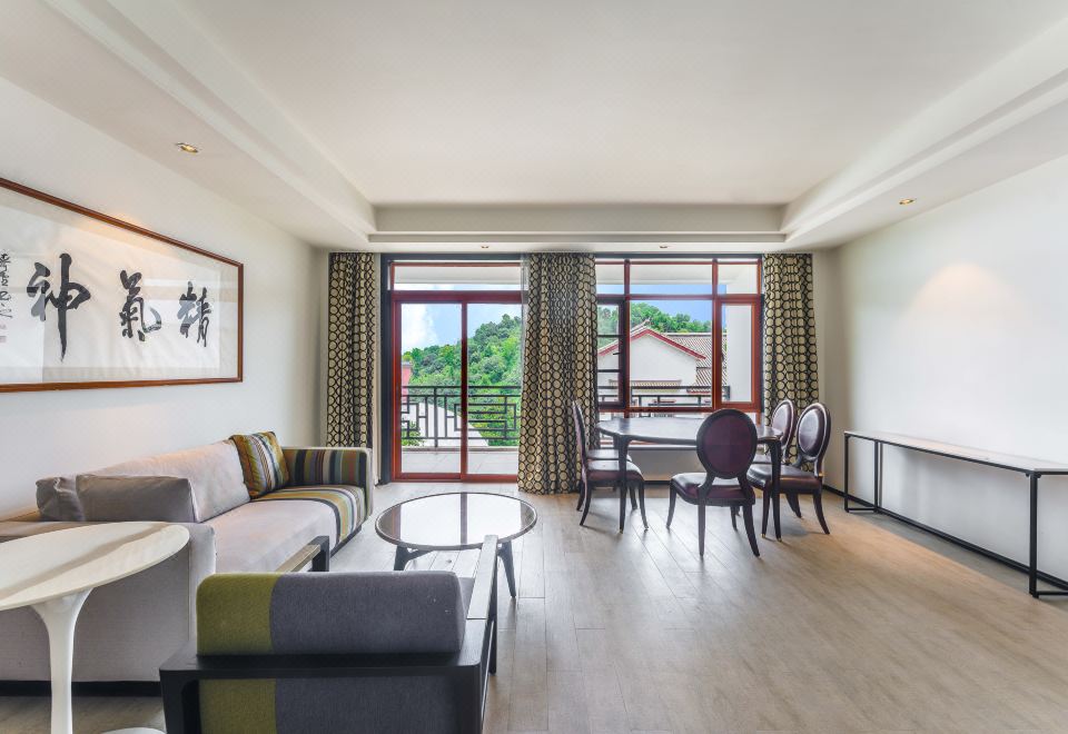 伴山庭院奢享三卧套房