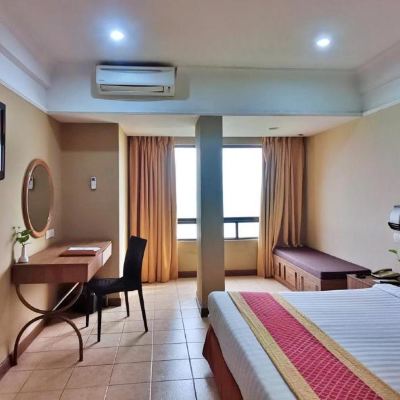 Katil Saiz King Deluxe Pemandangan Laut Kupon Corus Paradise Resort Port Dickson