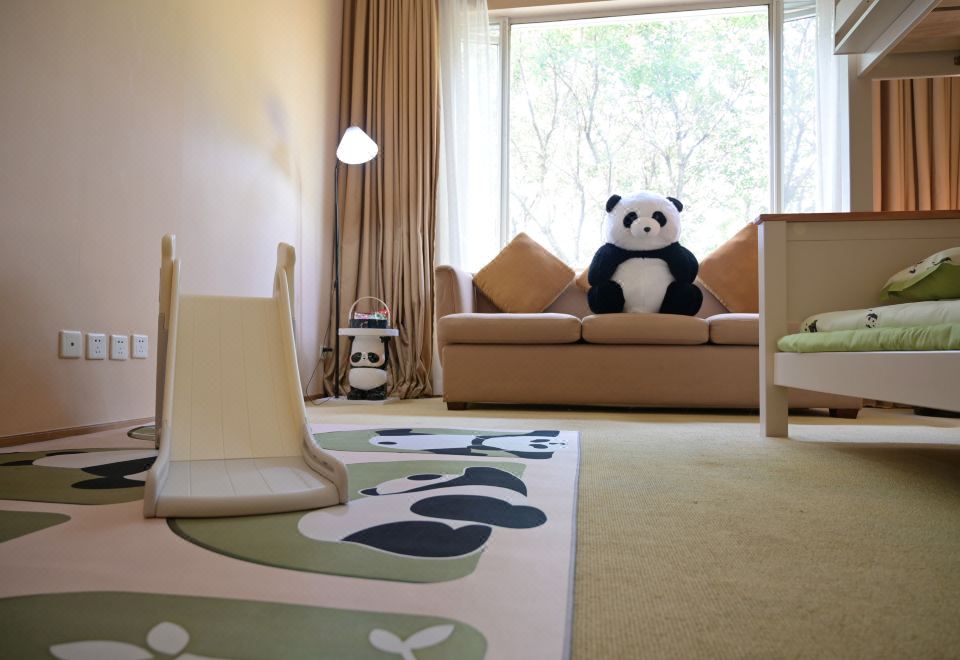 Jinling ResortLakeside Panda Theme Family Suite