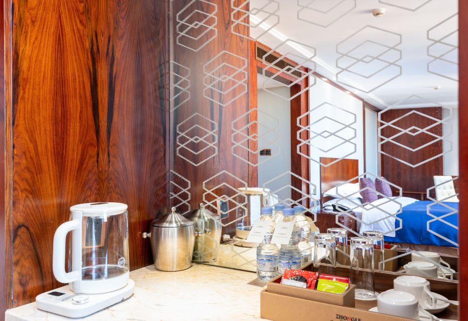 Zhongle Six Star HotelDeluxe Queen Room