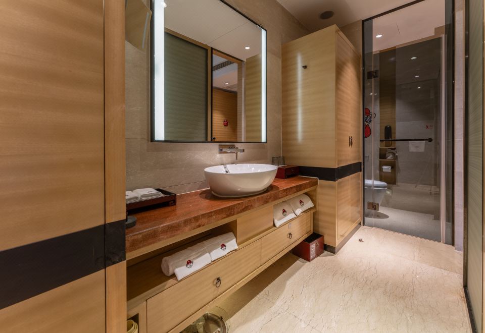 Cheery Canal Hotel HangzhouTeddy Collectible Double Bed Room