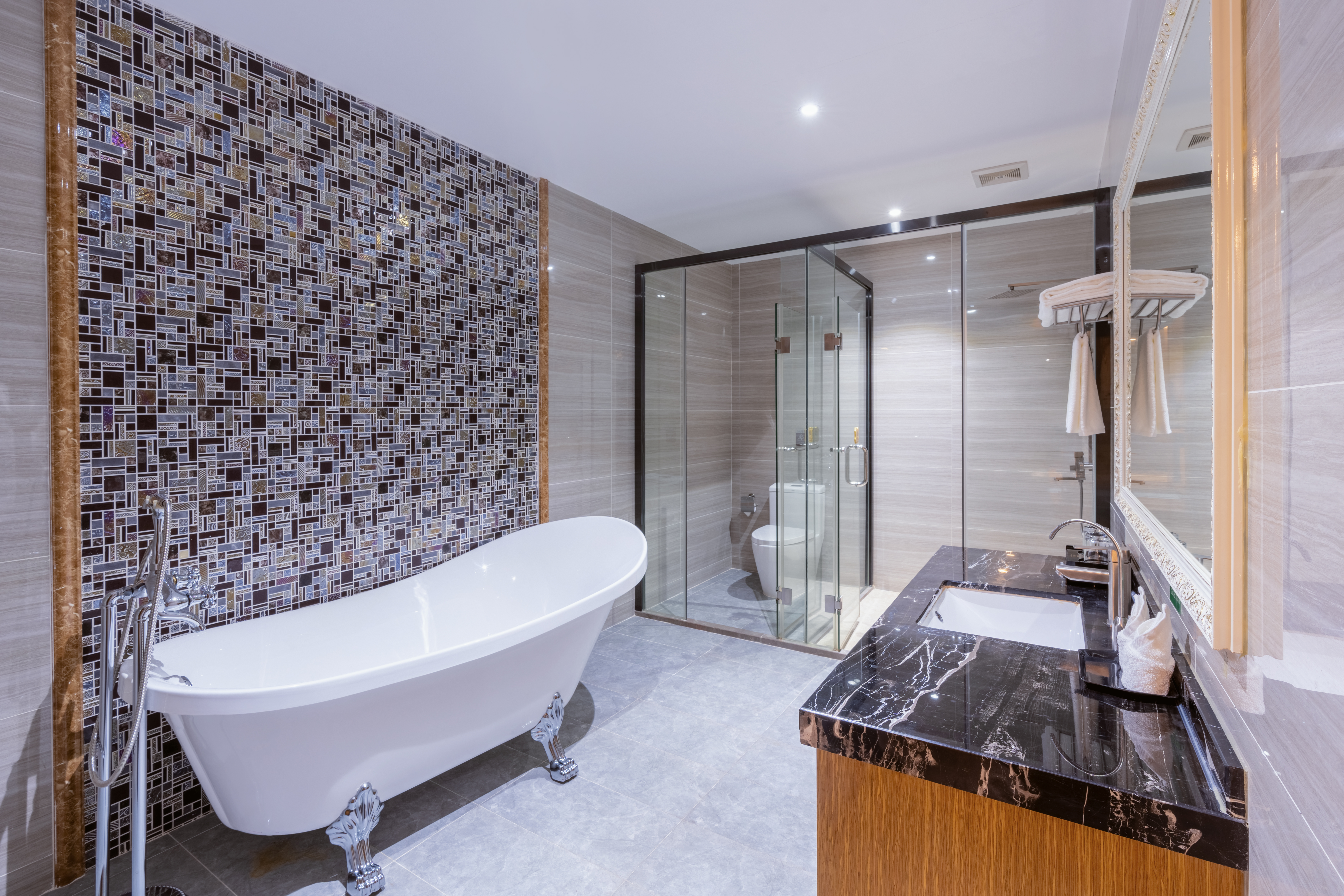 行政套房（小冰箱+保险柜+浴缸）