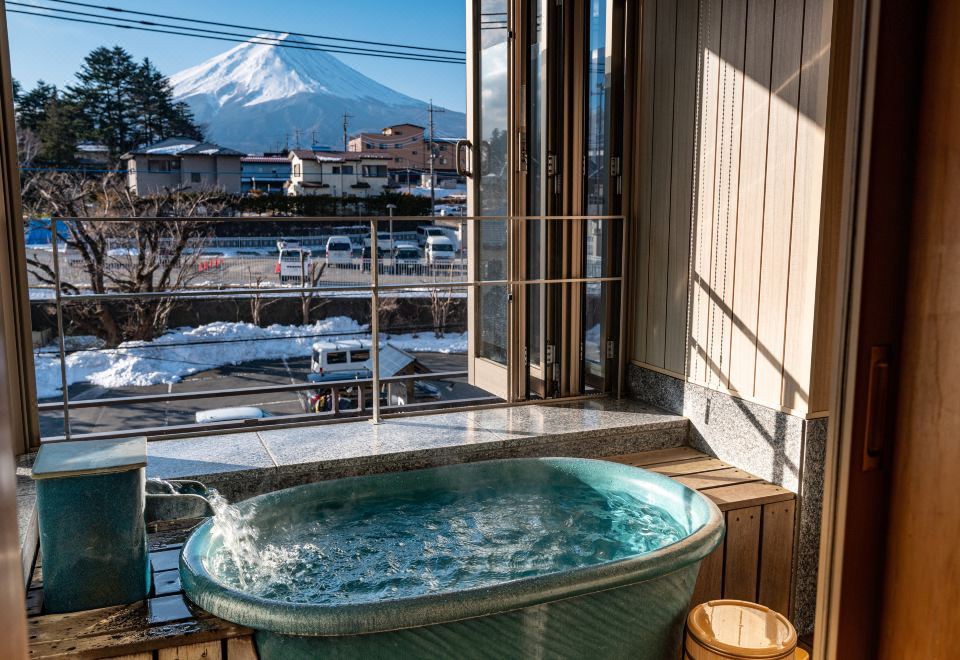 附樓2/3F日式房10帖帶富士山景觀浴缸及被爐