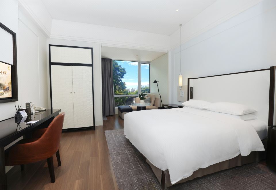 Jinling ResortLakeside Garden Double Bed Room