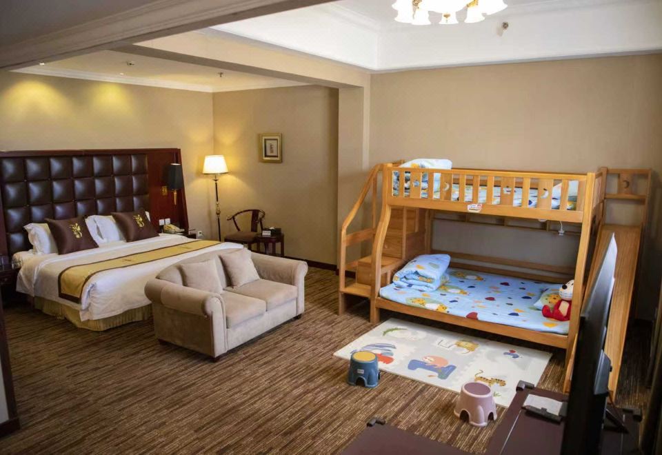 Qianmen Jianguo HotelFamily-friendly Family Room