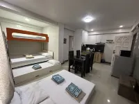 Beinte Singko de Marso Apartments Hotele w: 