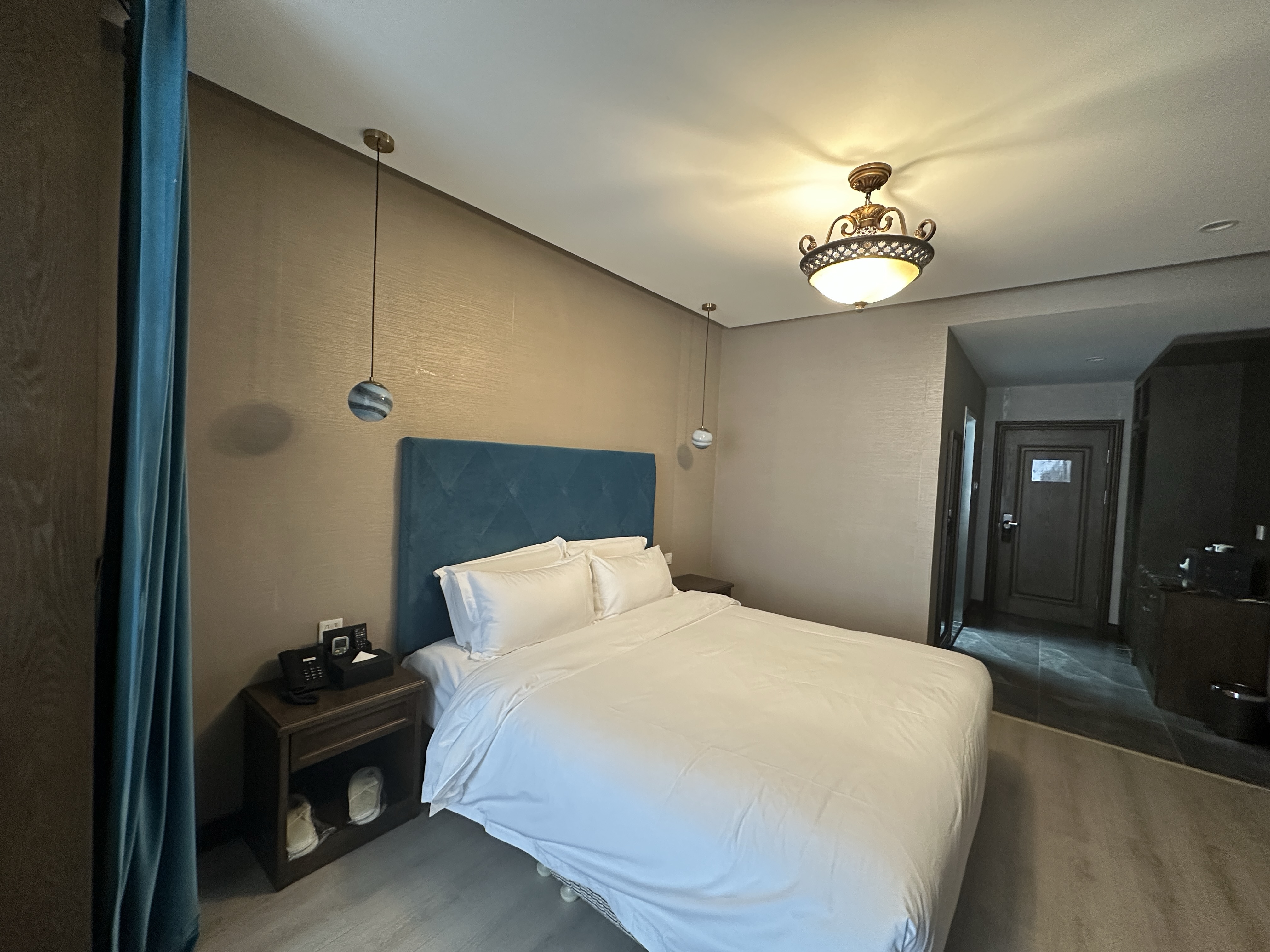 林间墅听海大床房（围炉夜话）