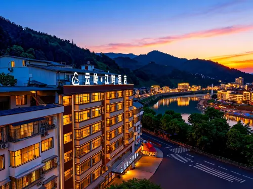 Yunling Riverside Hotel (Congjiang County Government)