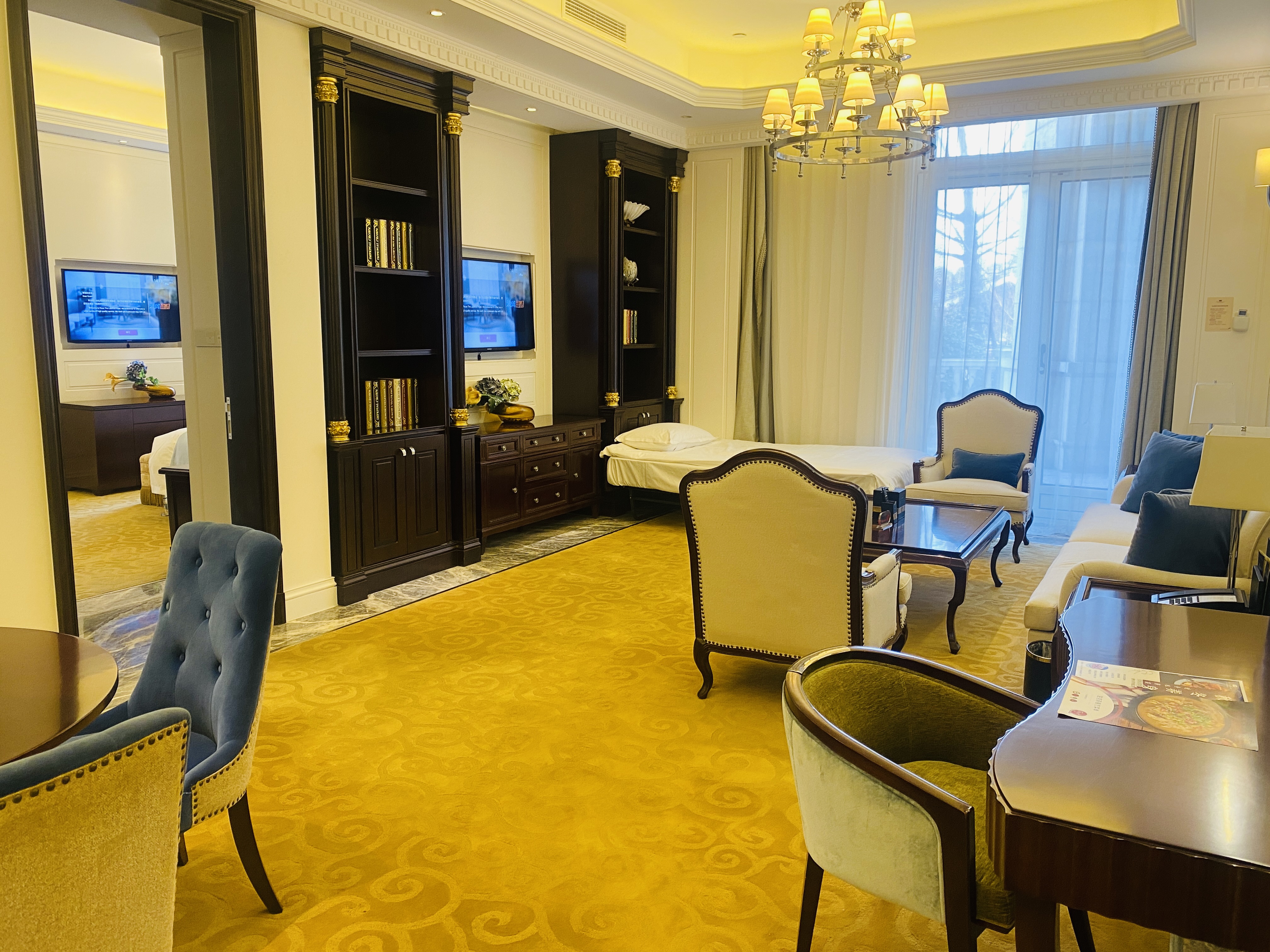 加床园景家庭阳台套房