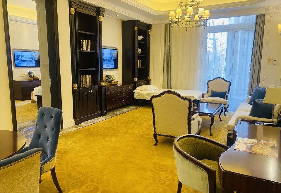 加床园景家庭阳台套房