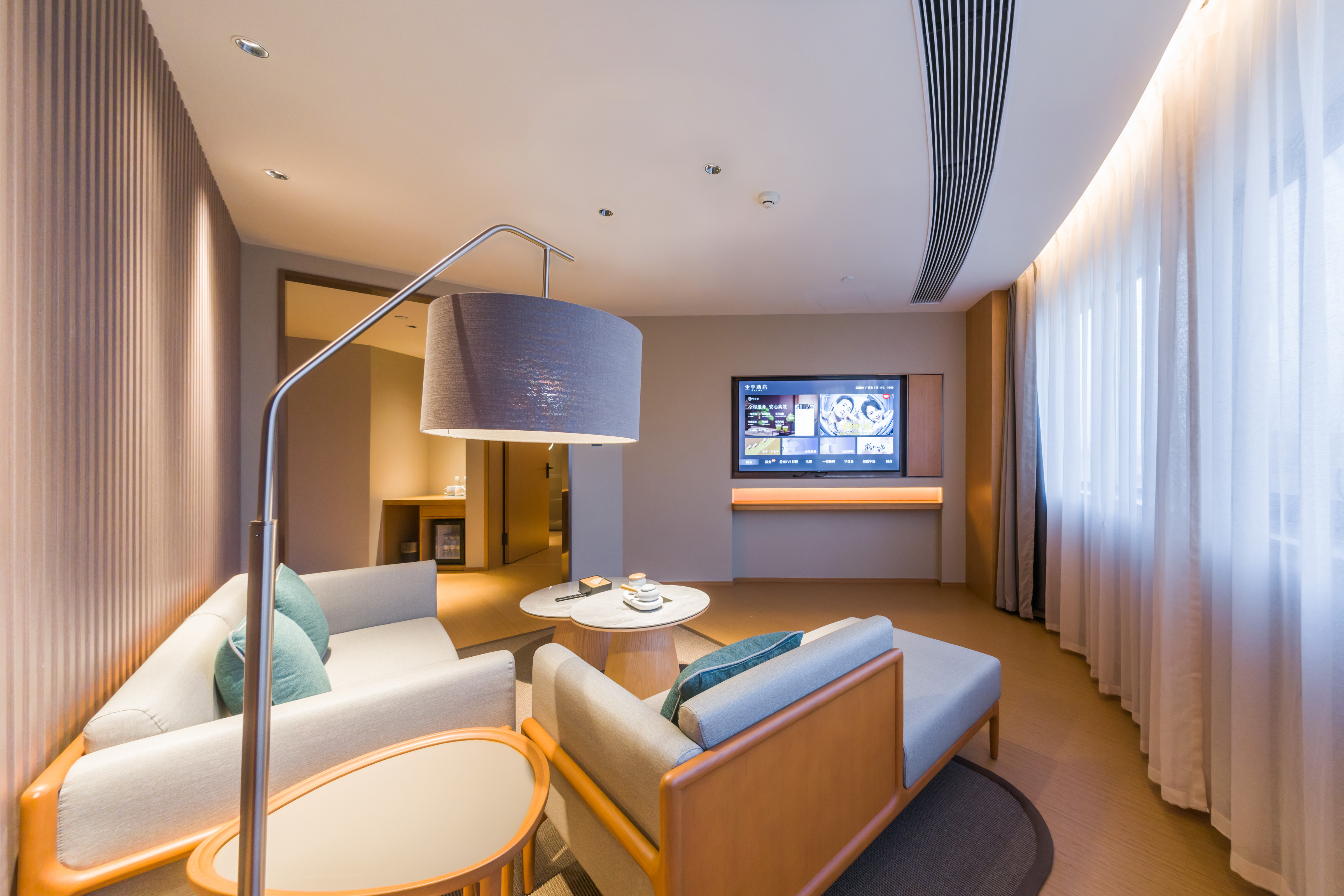 套房（65寸电视投屏+智能客控+迷你小冰箱）