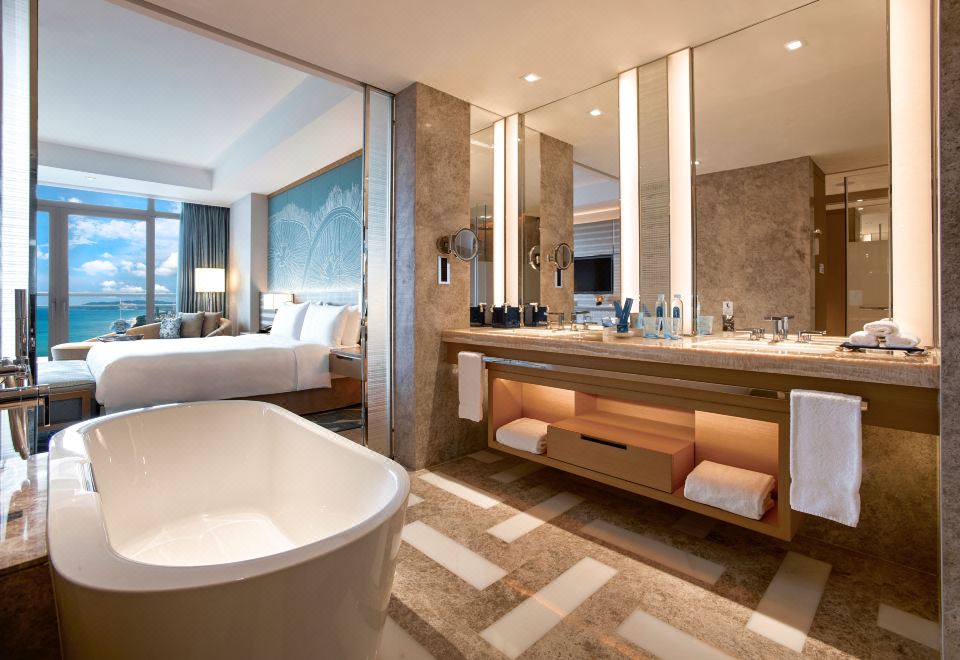 皇傢俱樂部至尊海景大床房