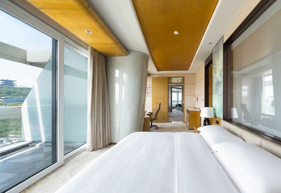 太湖日出·270°高空湖景四人连通双卧家庭套房