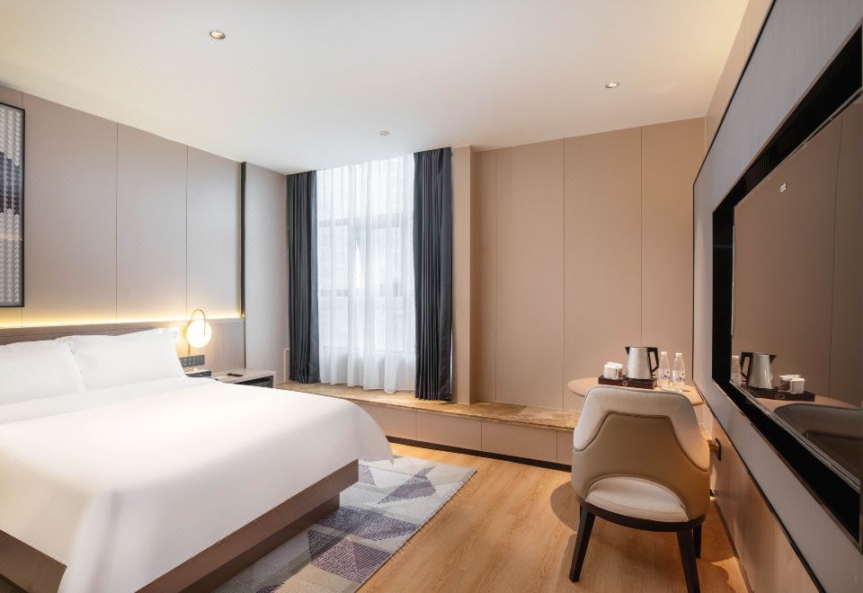 豪華大床房（落地窗+慕斯床墊+零壓枕頭+mini吧）